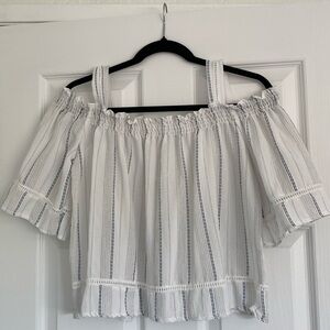 Sadie & Sage Off the Shoulder Top Size Small
